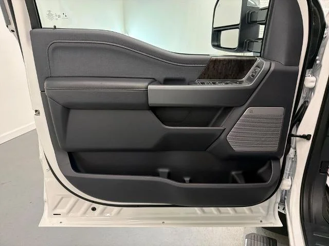 New 2026 Star White Metallic Tri-Coat Ford F-350® Lariat® image 31