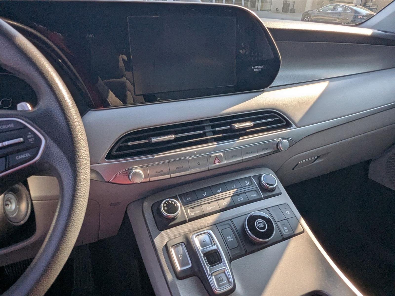 Used 2021 Hyper White Hyundai SE image 20