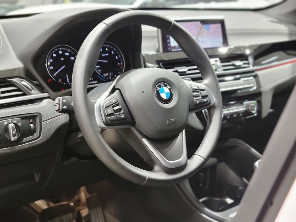 Used 2022 White BMW xDrive28i image 22