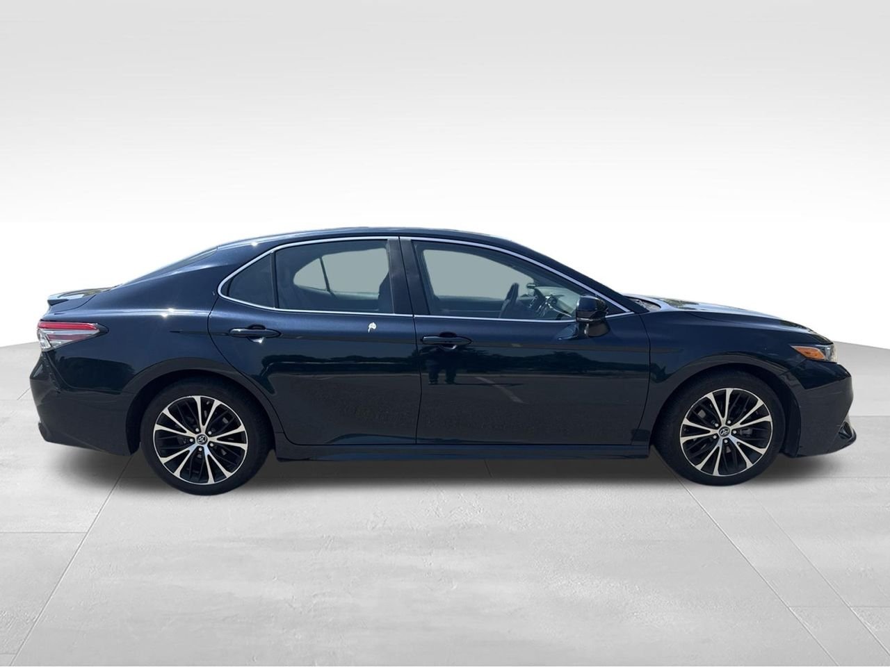 Used 2018 Blue Toyota SE image 3