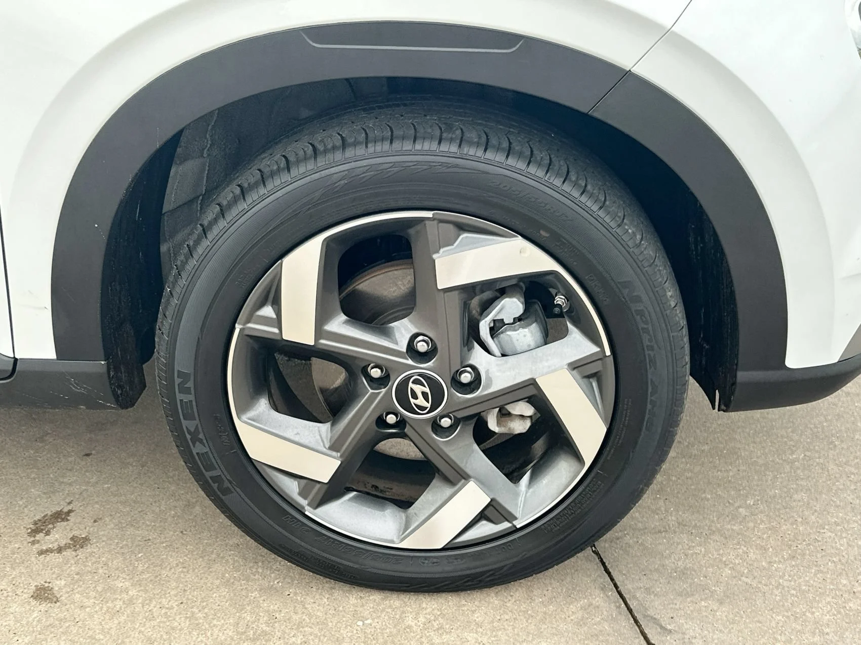 Used 2025 Lunar White Hyundai SEL image 10