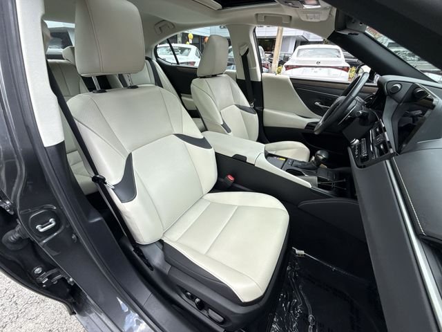 2025 Lexus ES Hybrid 300h - Photo 26