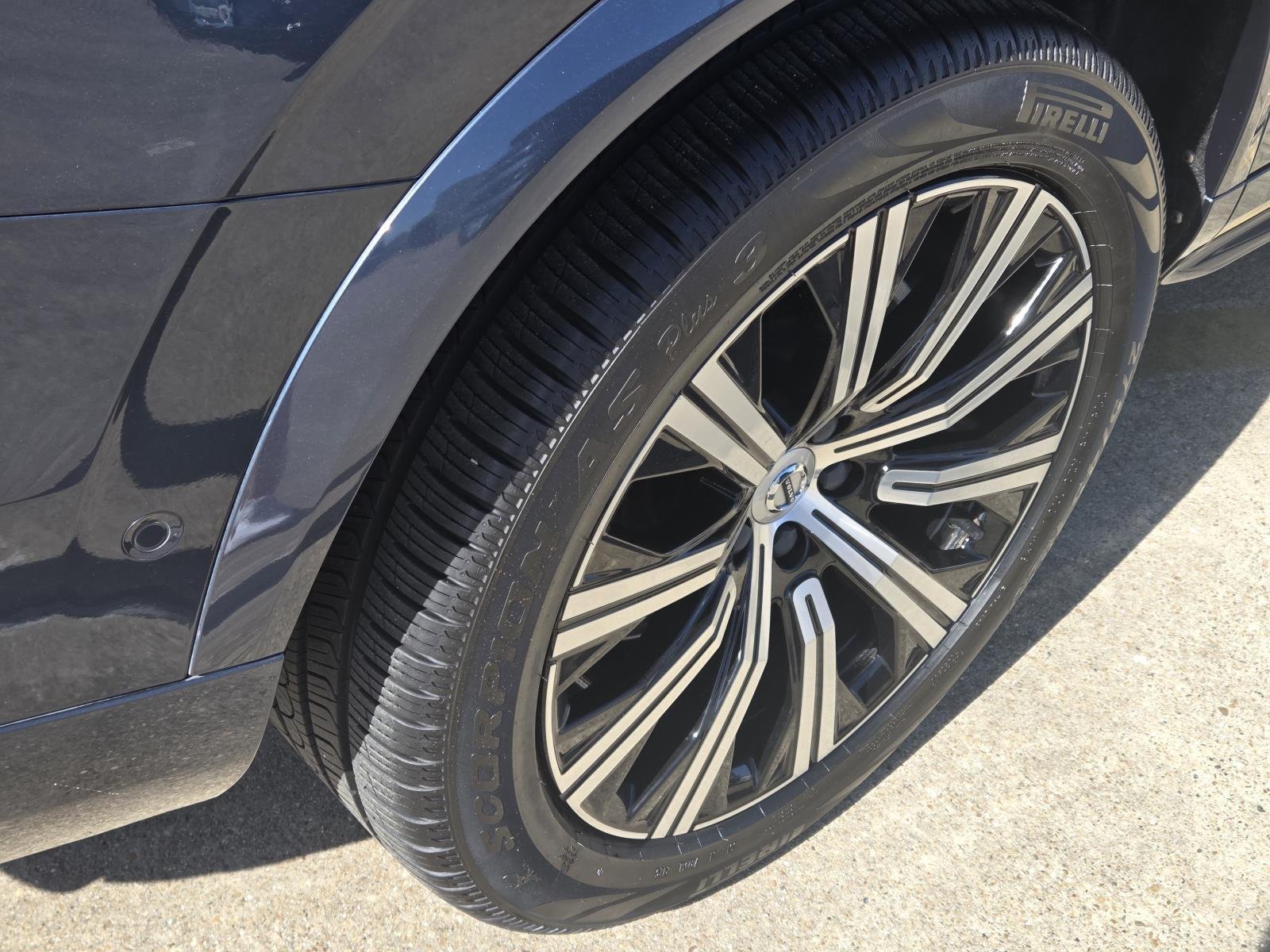 Used 2020  Volvo Inscription image 10