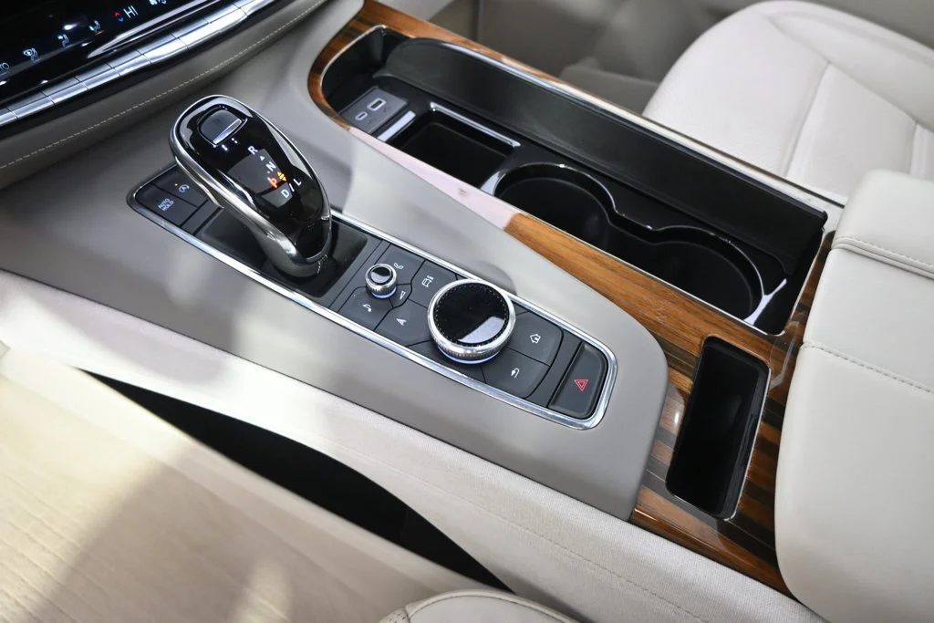 Used 2024 Crystal White Tricoat Cadillac Premium Luxury Platinum image 32