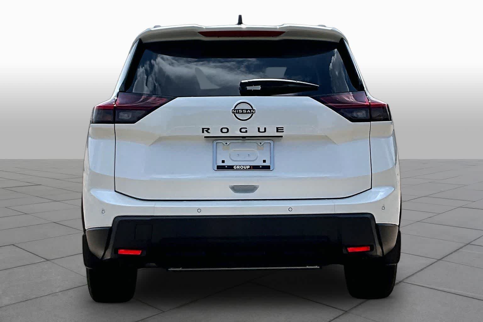 New 2026 Everest White Pearl TriCoat Nissan Dark Armor image 4
