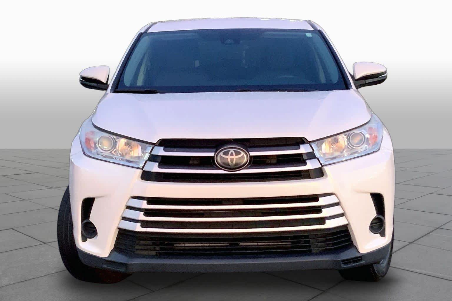Used 2017 Blizzard Pearl Toyota LE image 4