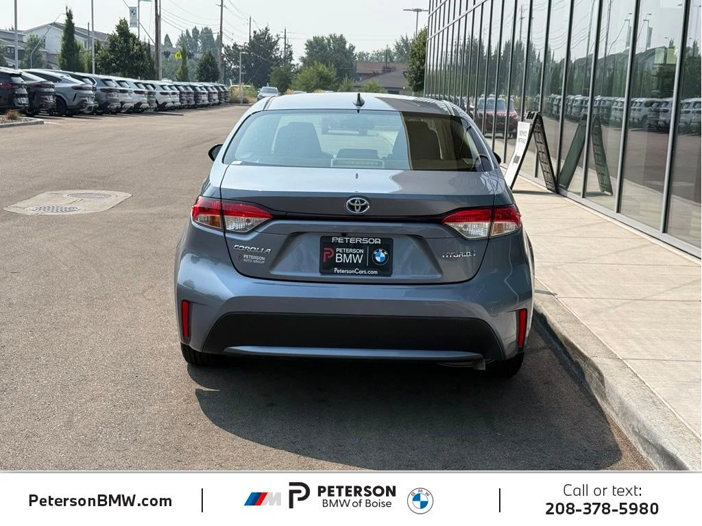 Used 2021  Toyota LE image 4