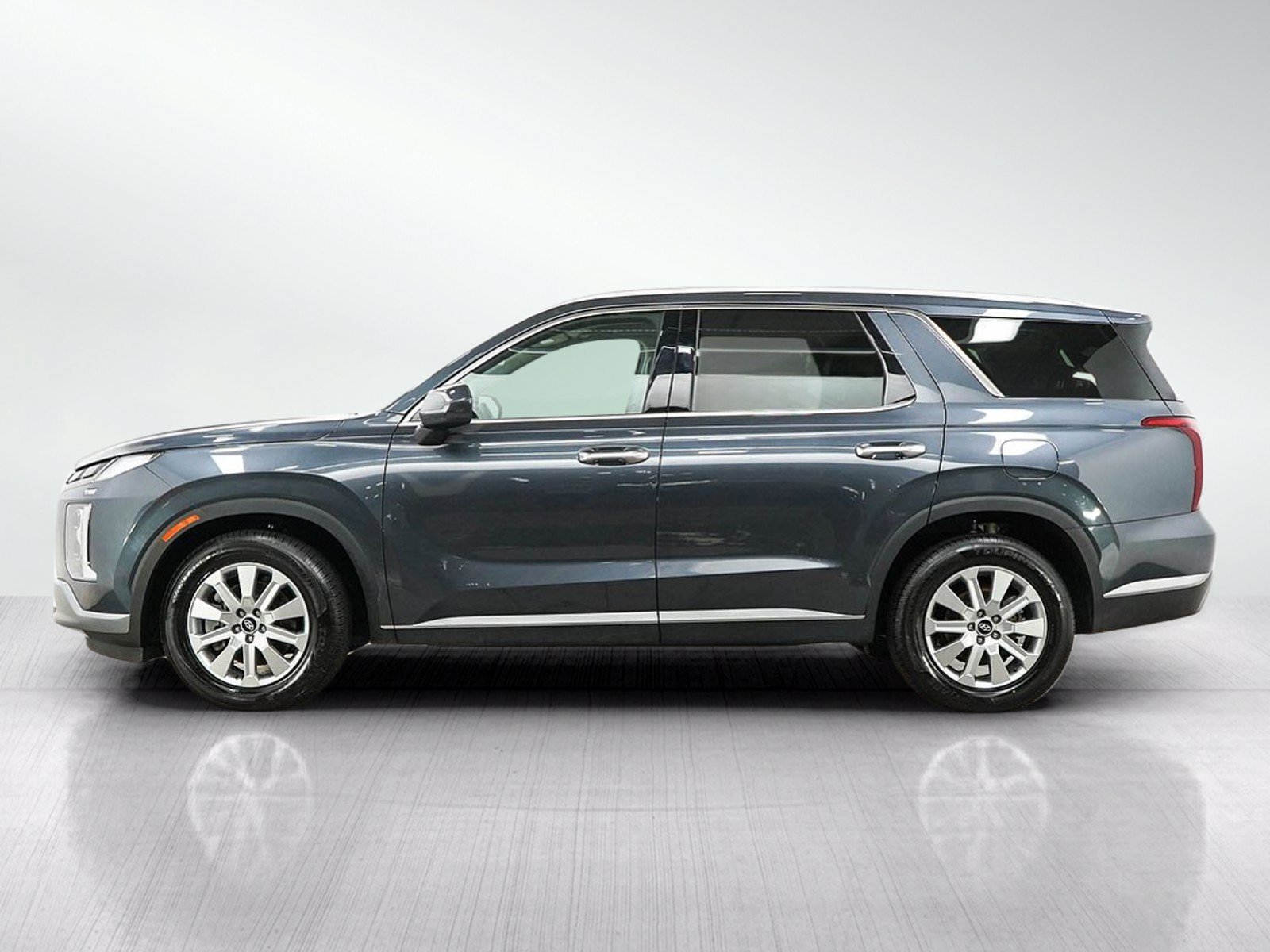 Used 2025 Hyundai Palisade SEL with VIN KM8R2DGE4SU870030 for sale in Minneapolis, Minnesota