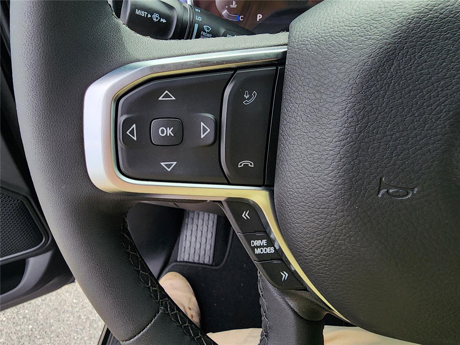 New 2026 Diamond Black Crystal Pearl-Coat Exterior Paint RAM Big Horn image 12