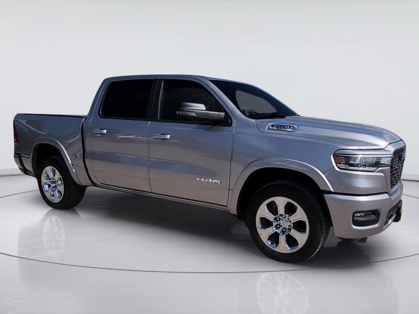 2025 Ram 1500 photo 2 of 32
