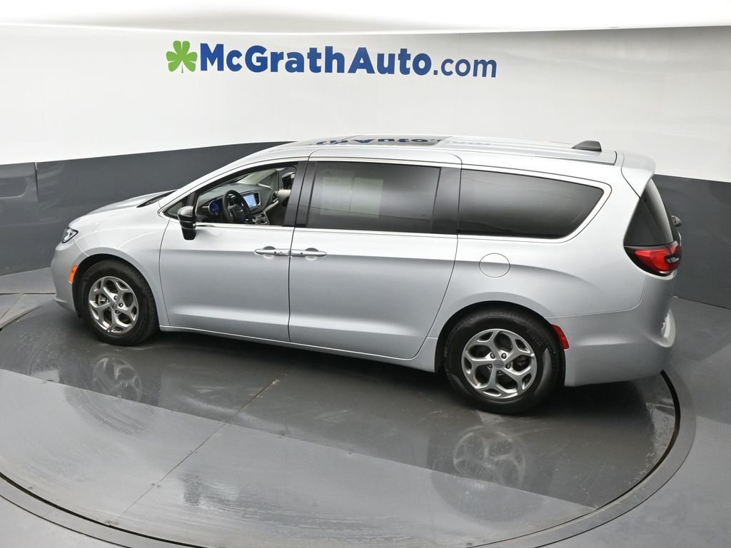Used 2024 Silver Chrysler Limited image 28
