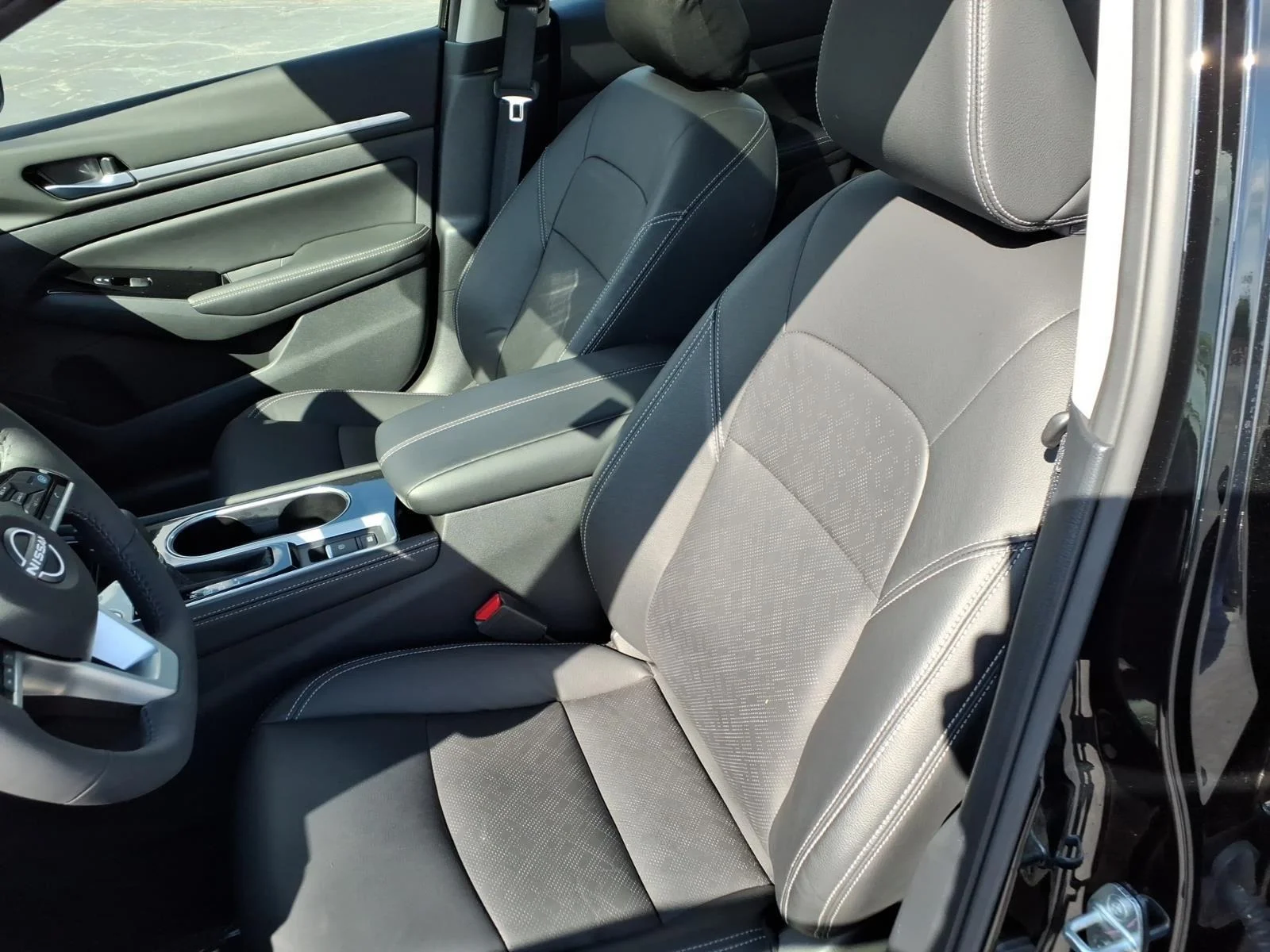 Used 2025 Super Black Nissan SL image 21