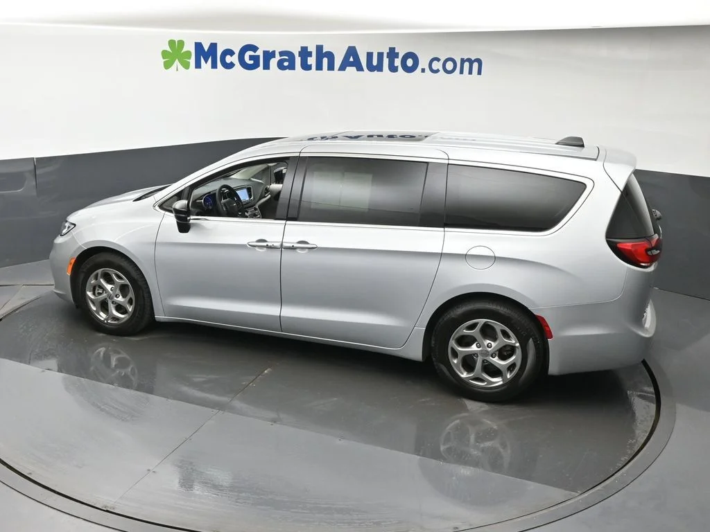 Used 2024 Silver Chrysler Limited image 28