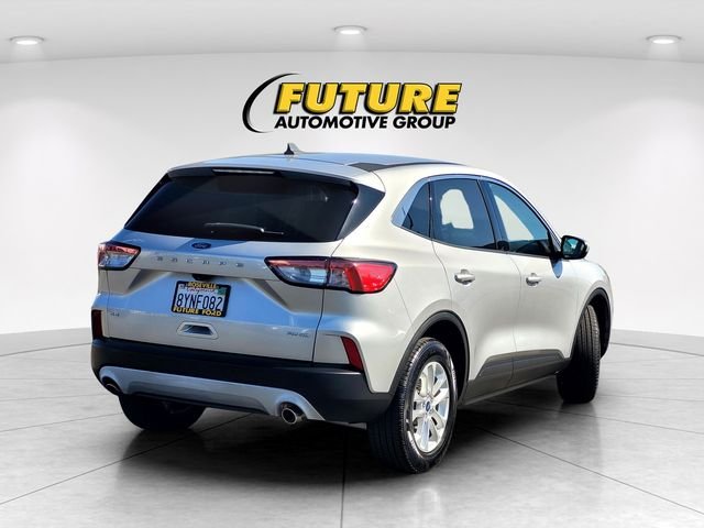 Used 2020 Silver Ford SE image 4