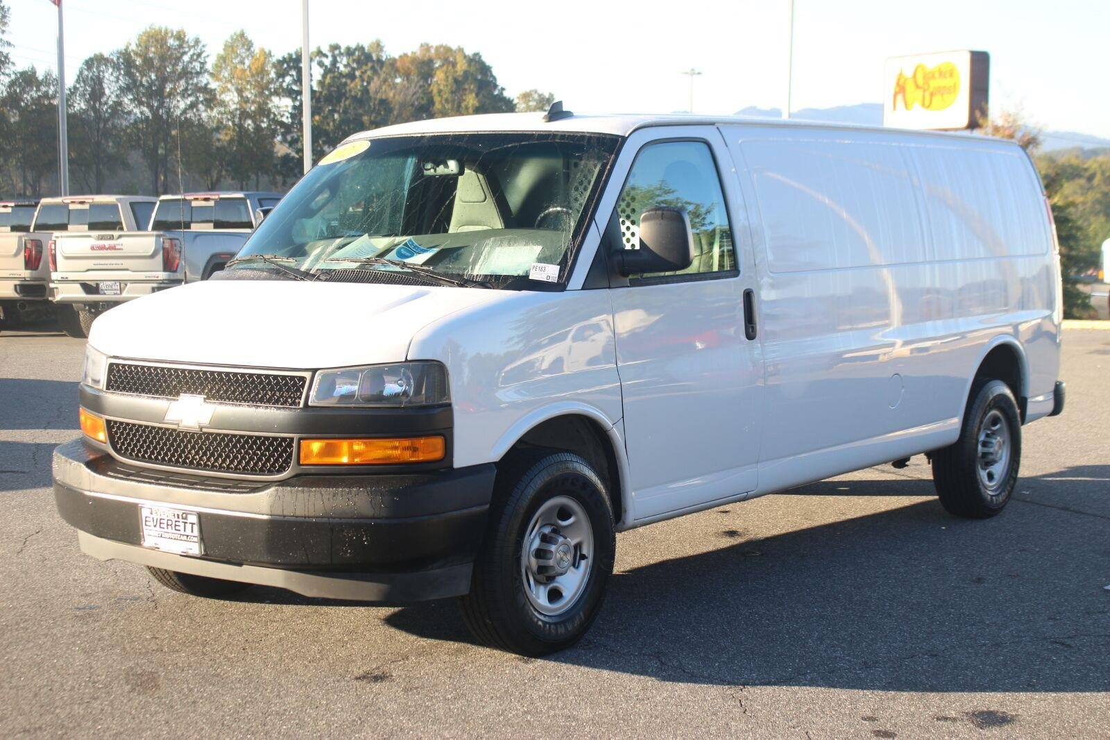 Used 2021 SUMMIT WHITE Chevrolet RWD 2500 155" image 3
