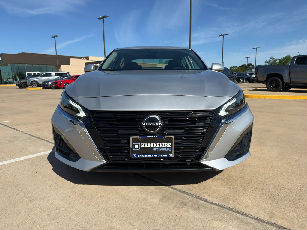 Used 2023 Brilliant Silver Metallic Nissan 2.5 SL image 2