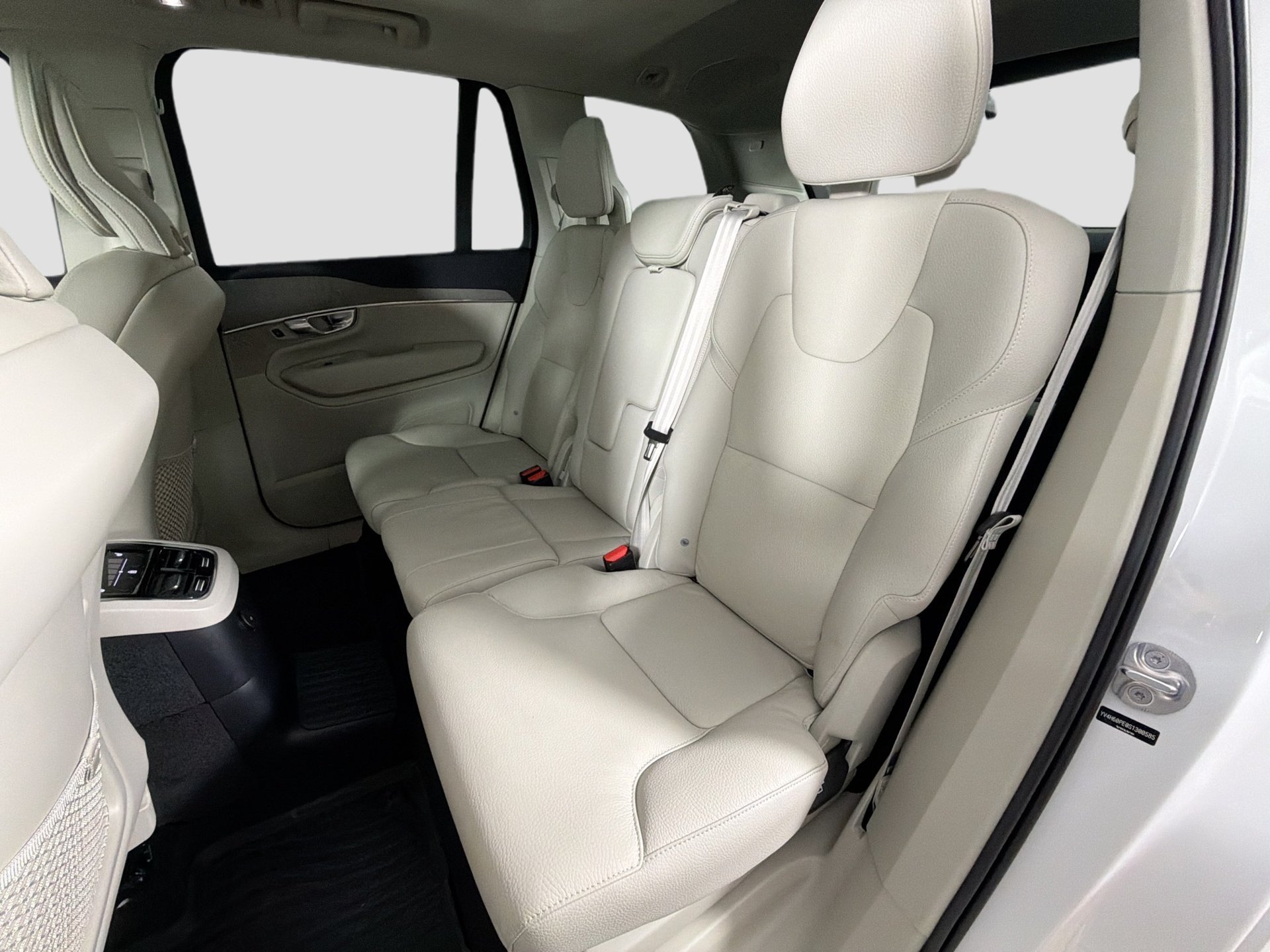 2025 Volvo XC90 Plus - Photo 25