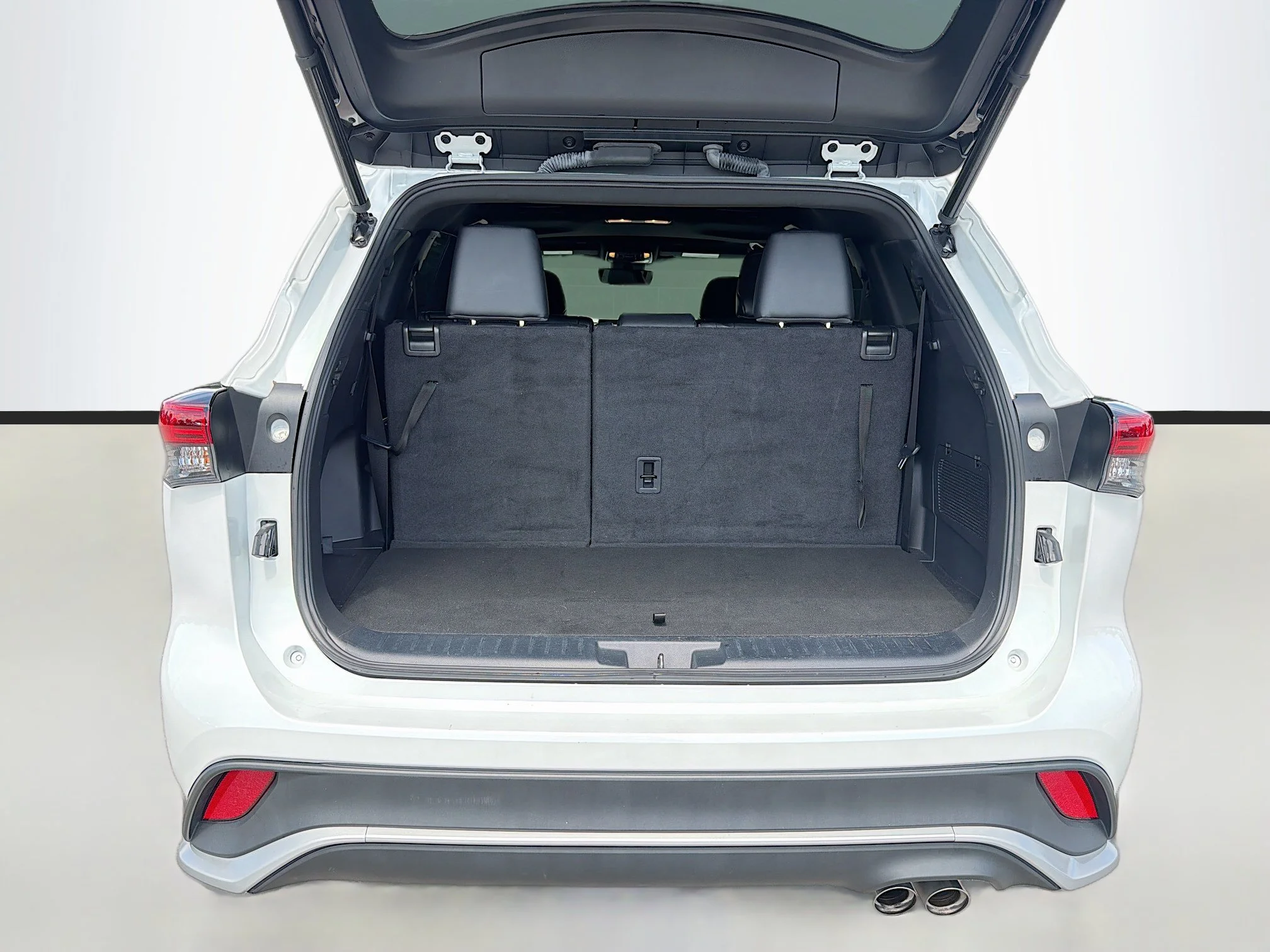 Used 2023 Pearl Toyota XSE image 12