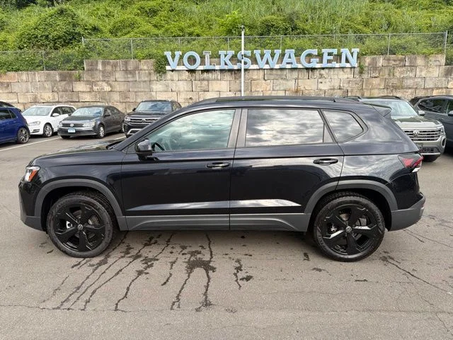 Certified Used 2025 Black Volkswagen 1.5T SE Black image 8
