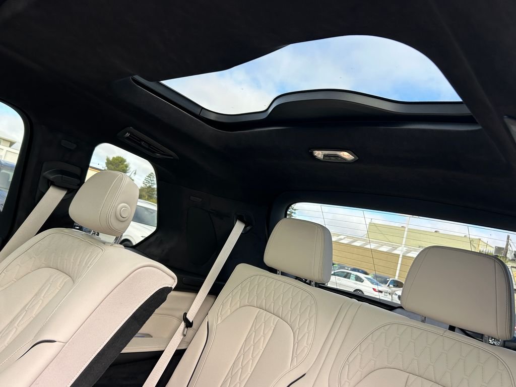 Used 2026 Alpine White BMW M60i image 34