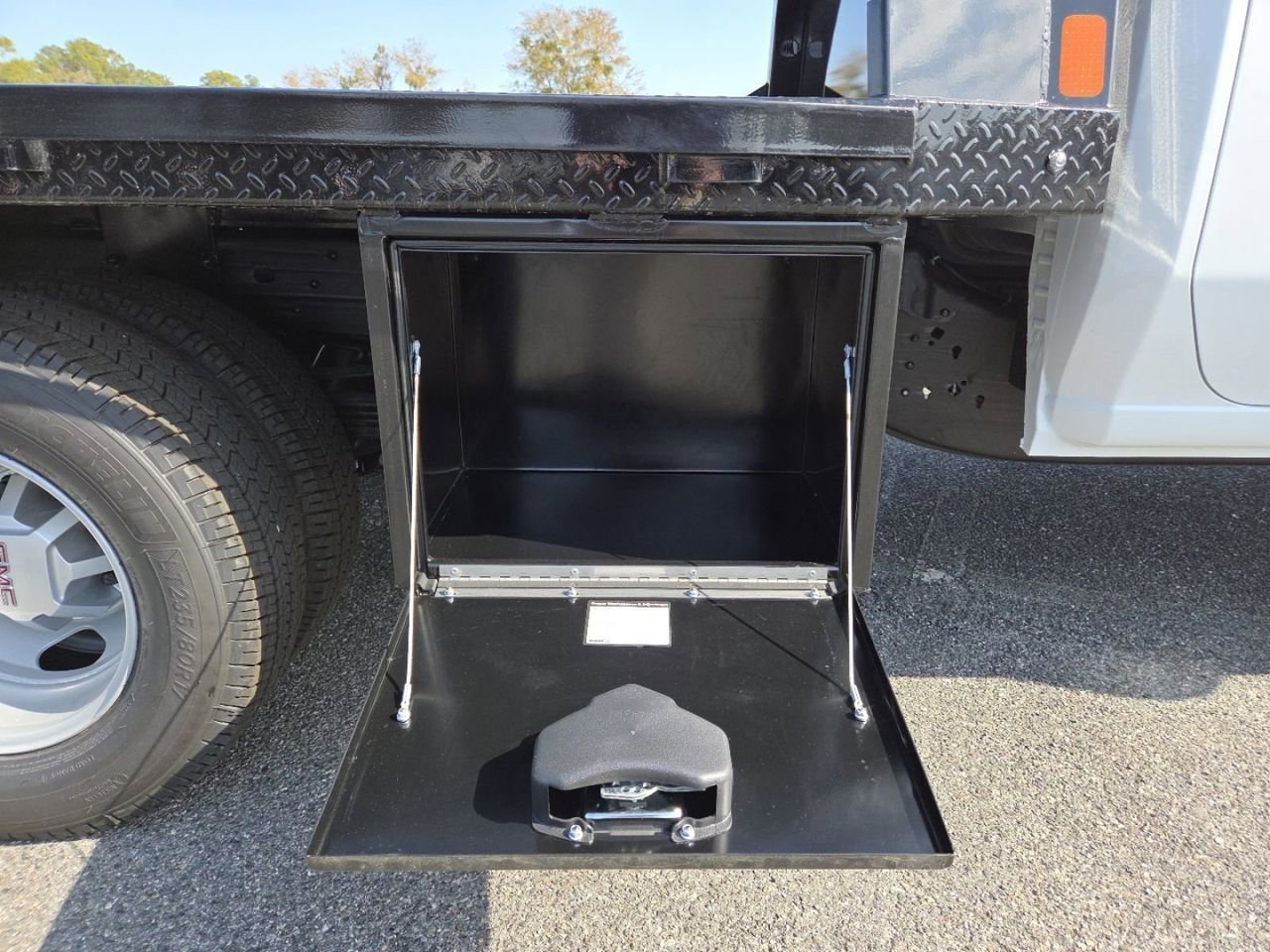 New 2026 Summit White GMC Pro image 27