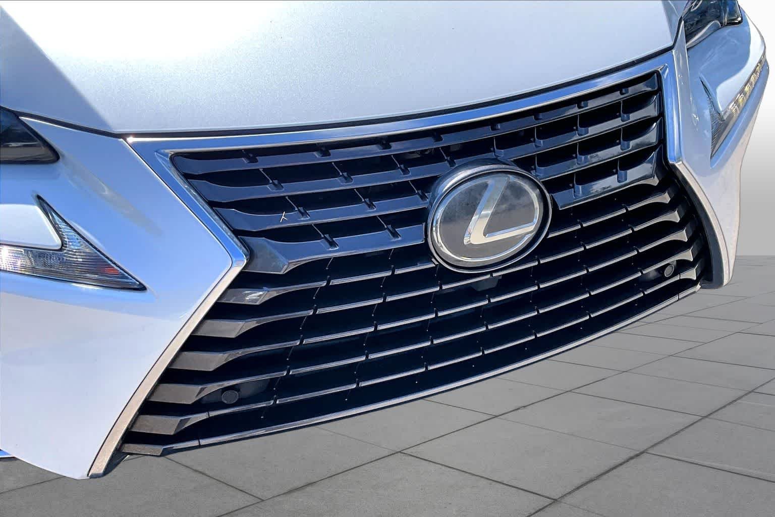 Used 2020 Eminent White Pearl Lexus  image 30
