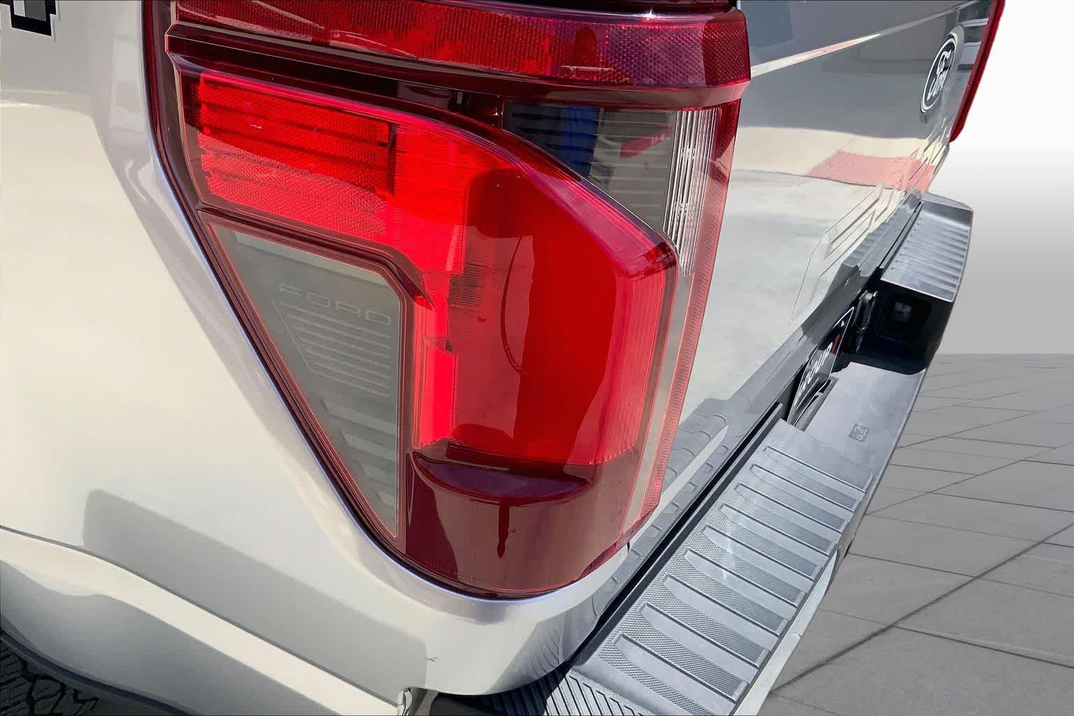 Used 2025 Iconic Silver Ford XLT image 28