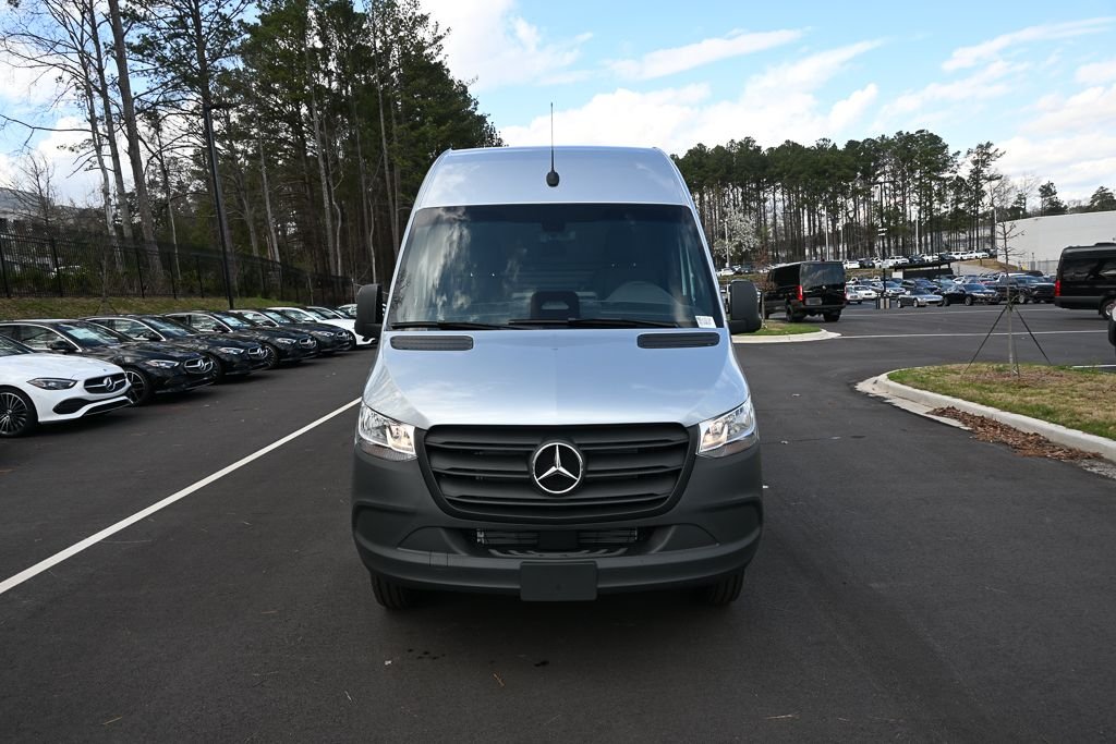 Used 2026 high-tech silver metallic Mercedes-Benz Cargo 144 WB image 29