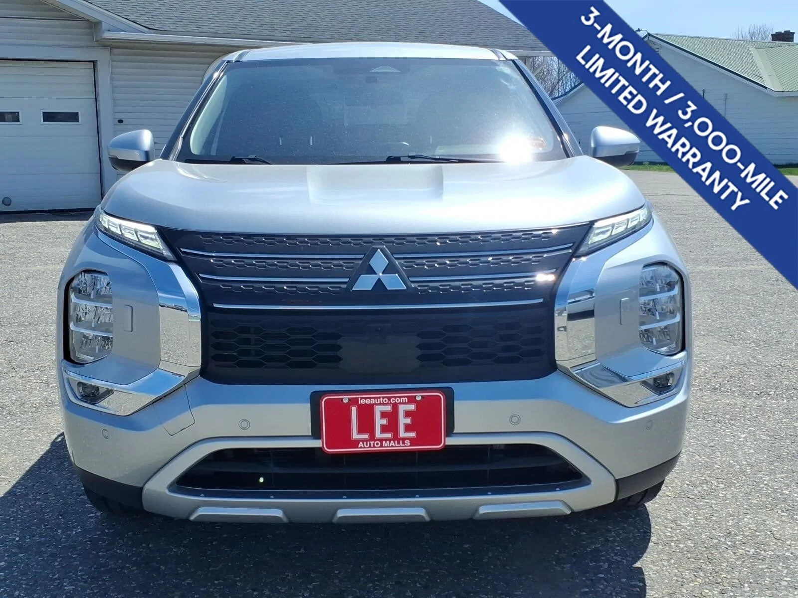 Used 2024 Silver Alloy Mitsubishi SE image 2