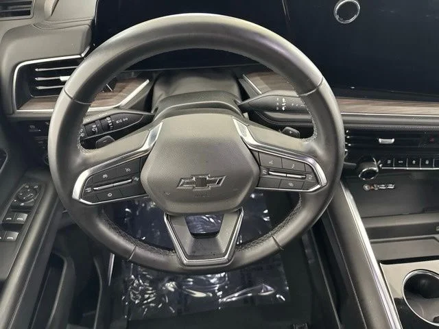 Used 2025 Gray Chevrolet Z71 image 25