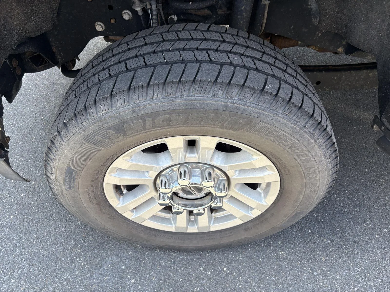 Used 2018 Magnetic Metallic Ford XLT image 3