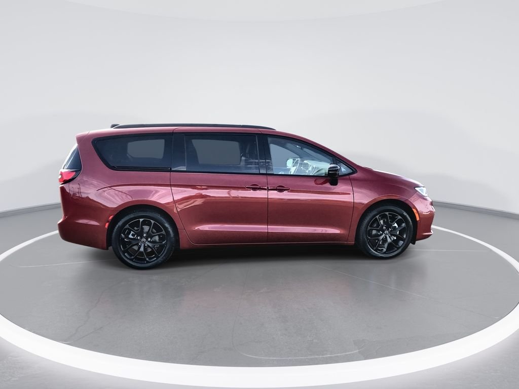2026 Chrysler Pacifica Limited - Photo 9