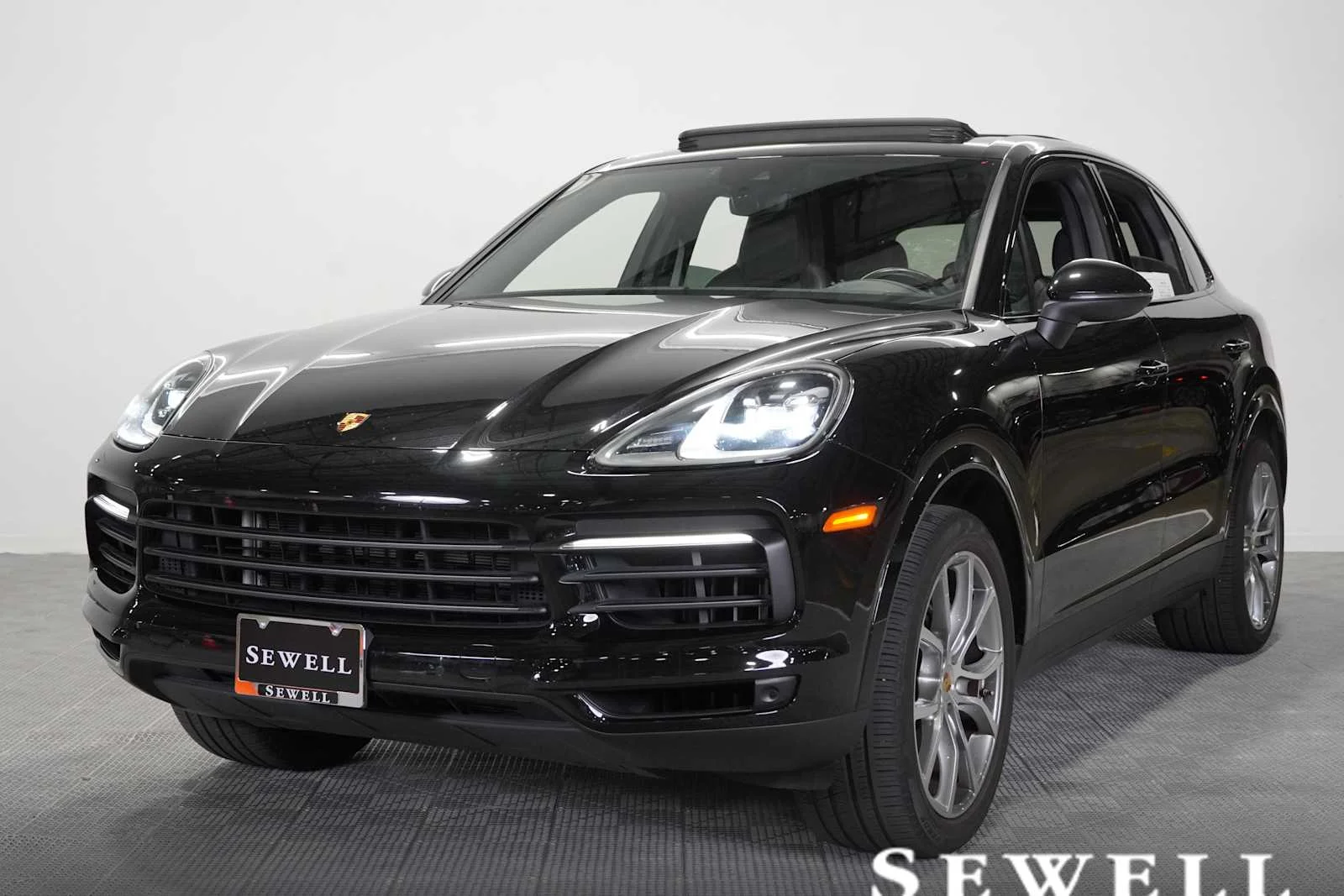 2023 Porsche Cayenne Platinum Edition S's photo