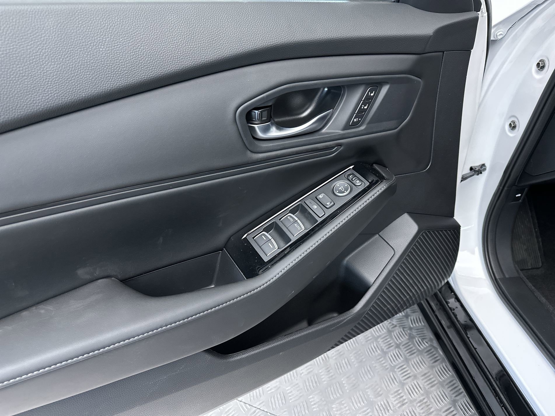 New 2026 Platinum White Pearl Honda Touring image 14