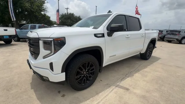 Used 2024 Summit White GMC Elevation image 4