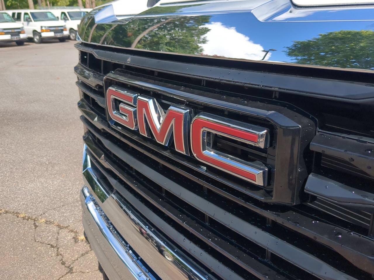 New 2026 Summit White GMC Pro image 27