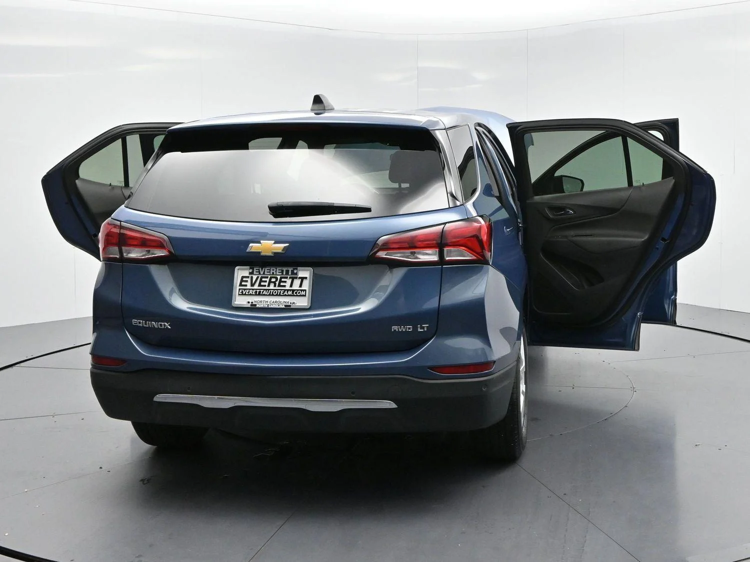 Used 2024 Lakeshore Blue Metallic Chevrolet LT image 40