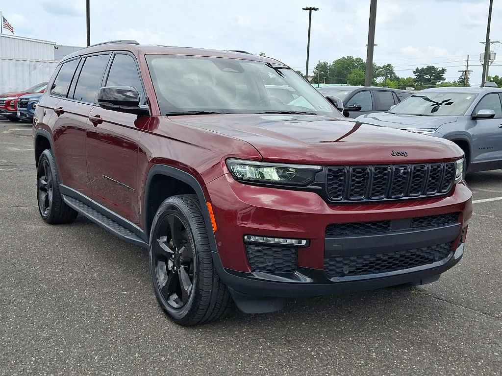 Used 2022 Velvet Red Pear Jeep Limited image 2