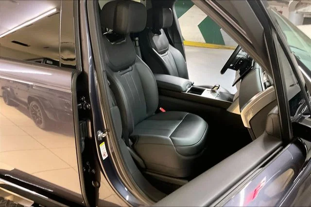 Used 2024 Gray Land Rover SV image 6