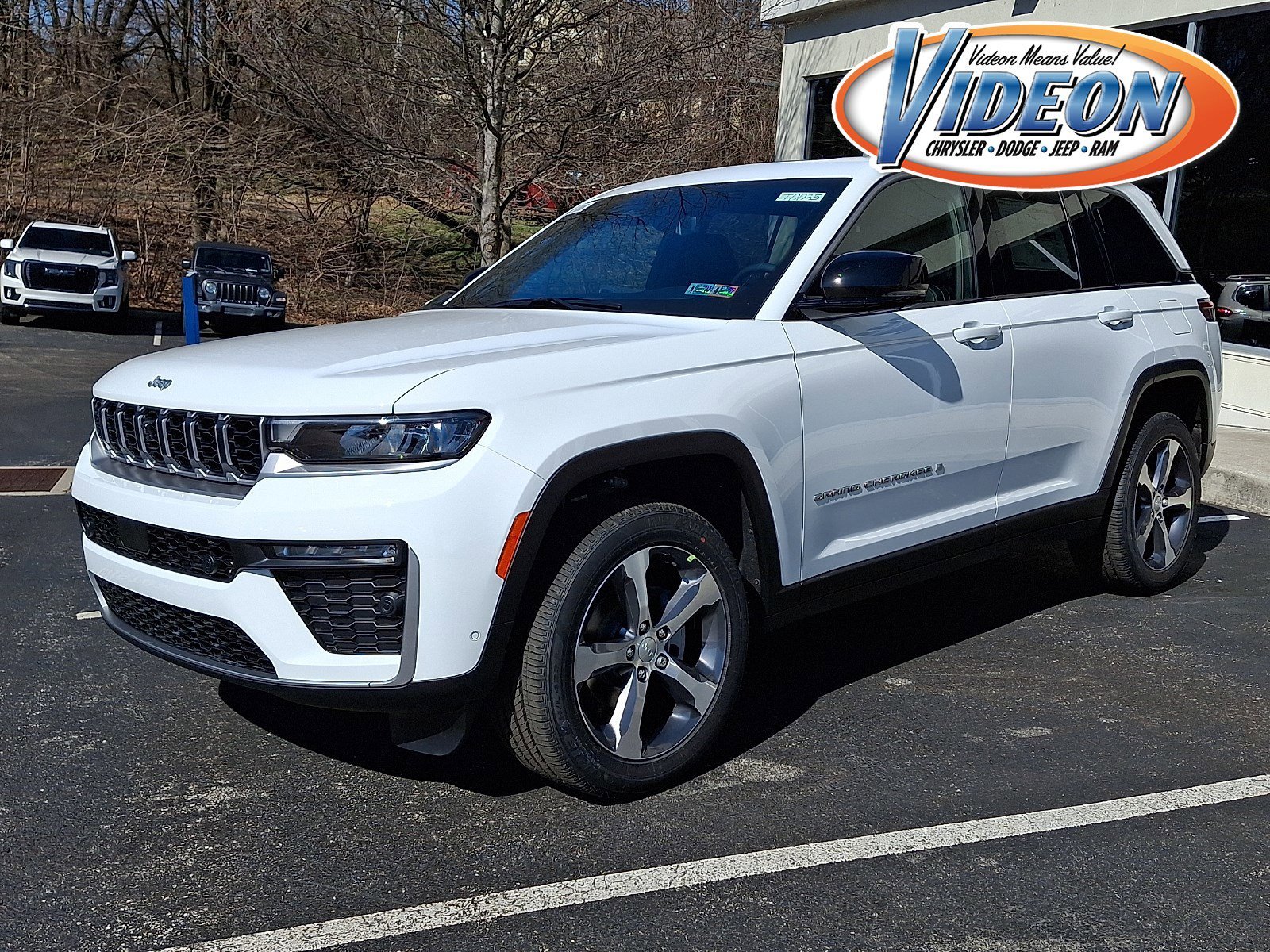 New 2026 Bright White Clear-Coat Exterior Paint Jeep Limited image 1