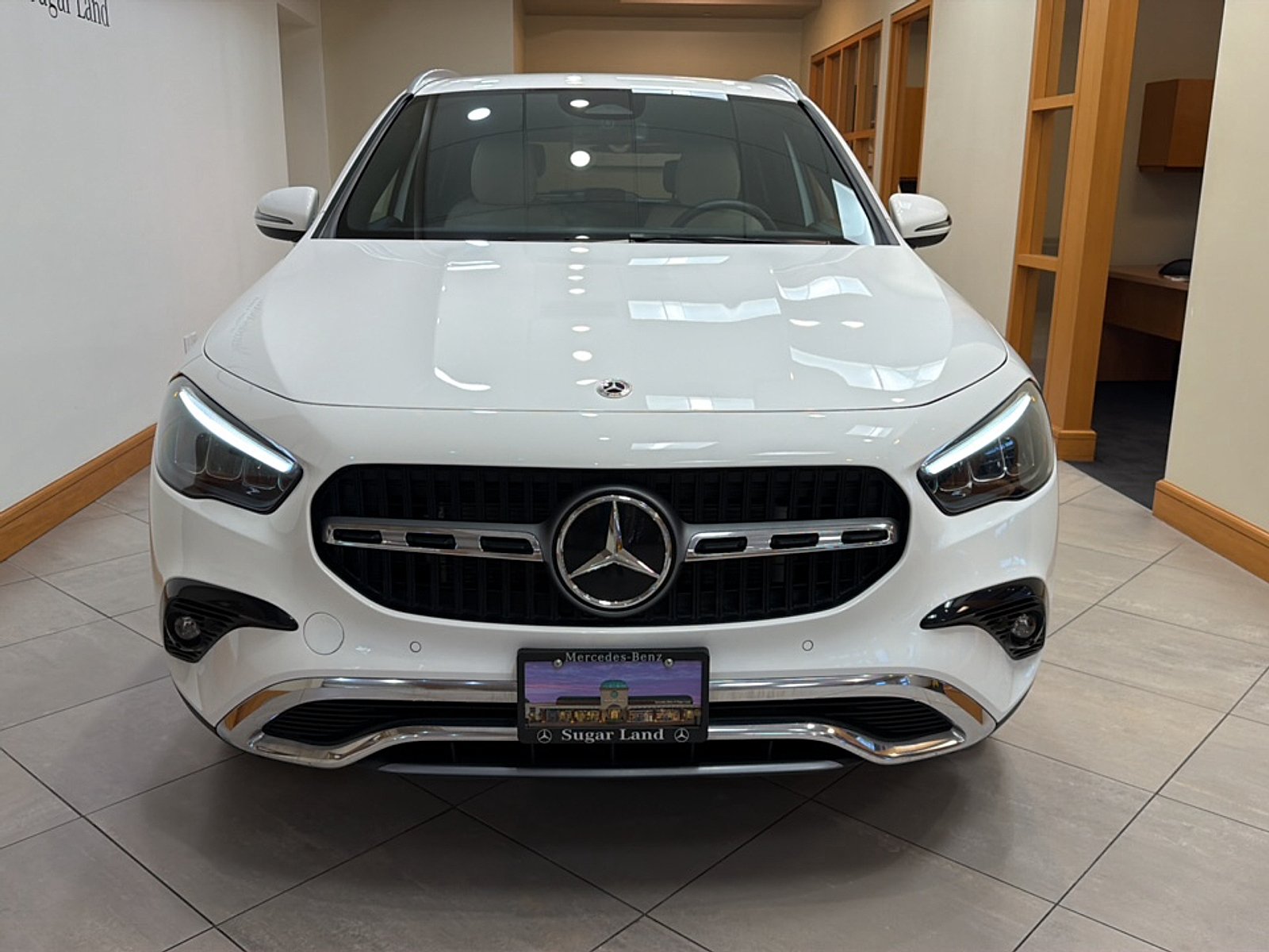 Certified Used 2025 Polar White Mercedes-Benz 4MATIC® image 3