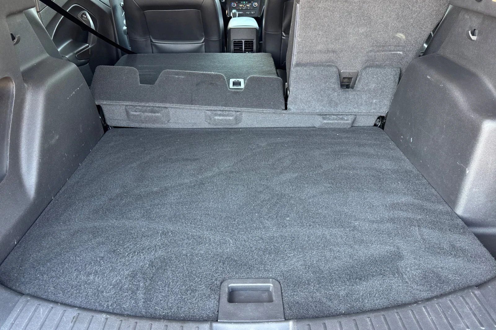 Used 2019 White Ford SE image 18
