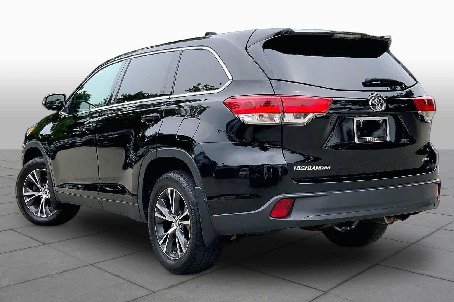 Used 2019 Midnight Black Metallic Toyota LE image 12