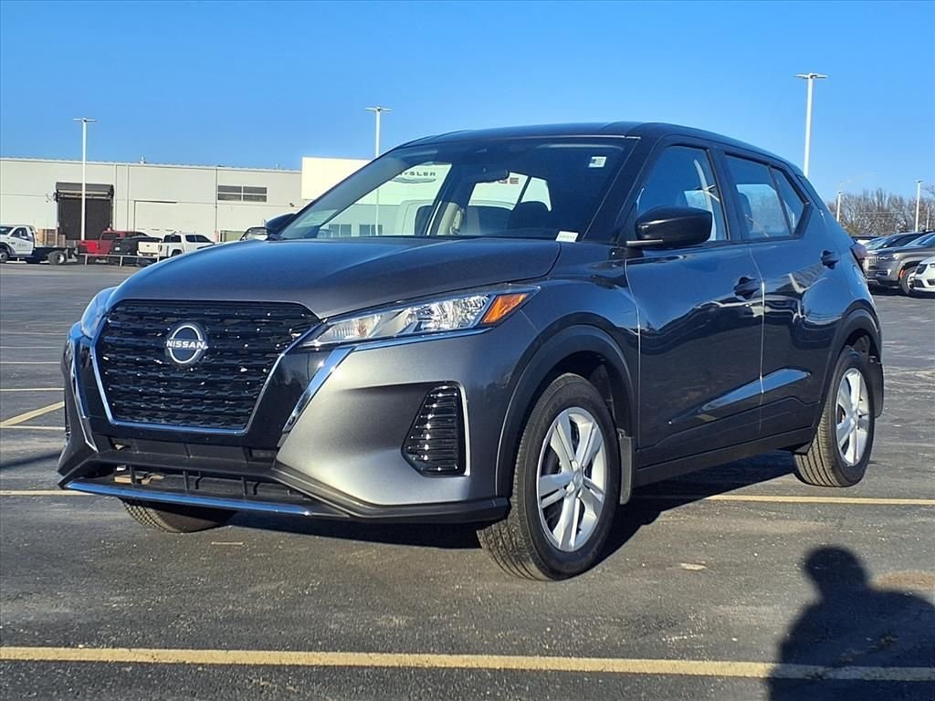 Used 2025 Nissan KICKS PLAY Base with VIN 3N1CP5BV2SL481375 for sale in Kansas City