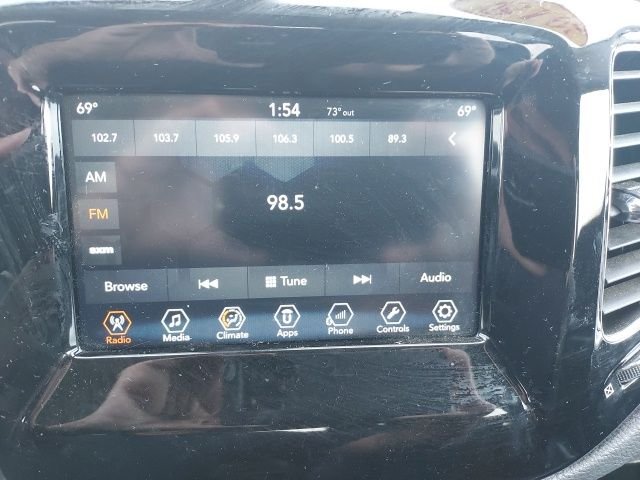 Used 2018 Black Jeep Latitude image 11