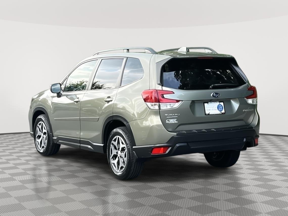 Used 2019 Jasper Green Metallic Subaru Premium image 7