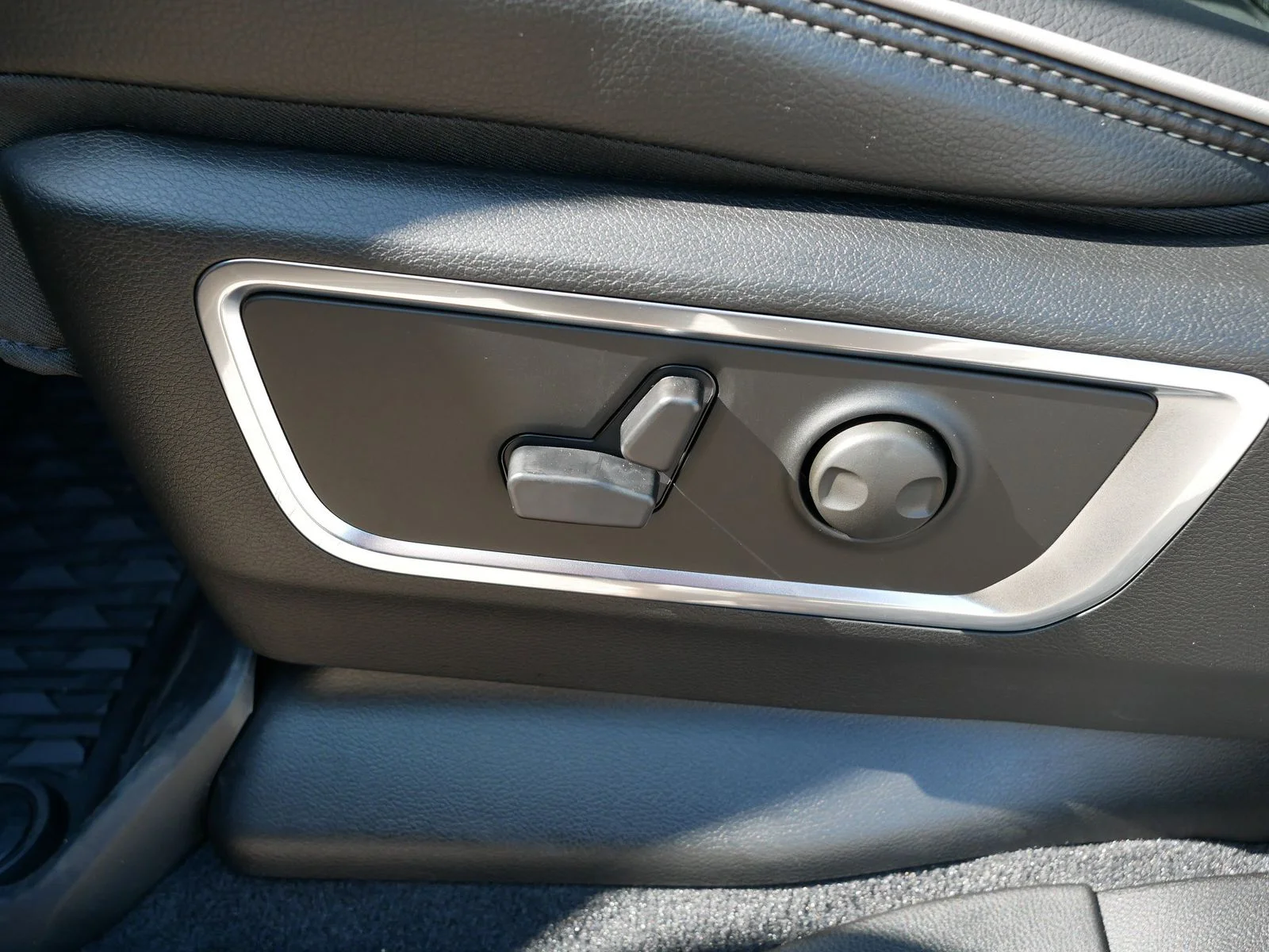 2026 RAM 1500 Laramie - Photo 12