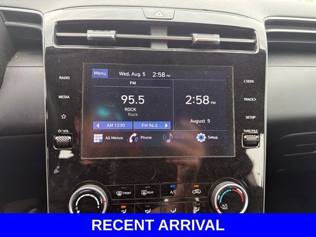 Used 2022 Silver Hyundai SE image 31