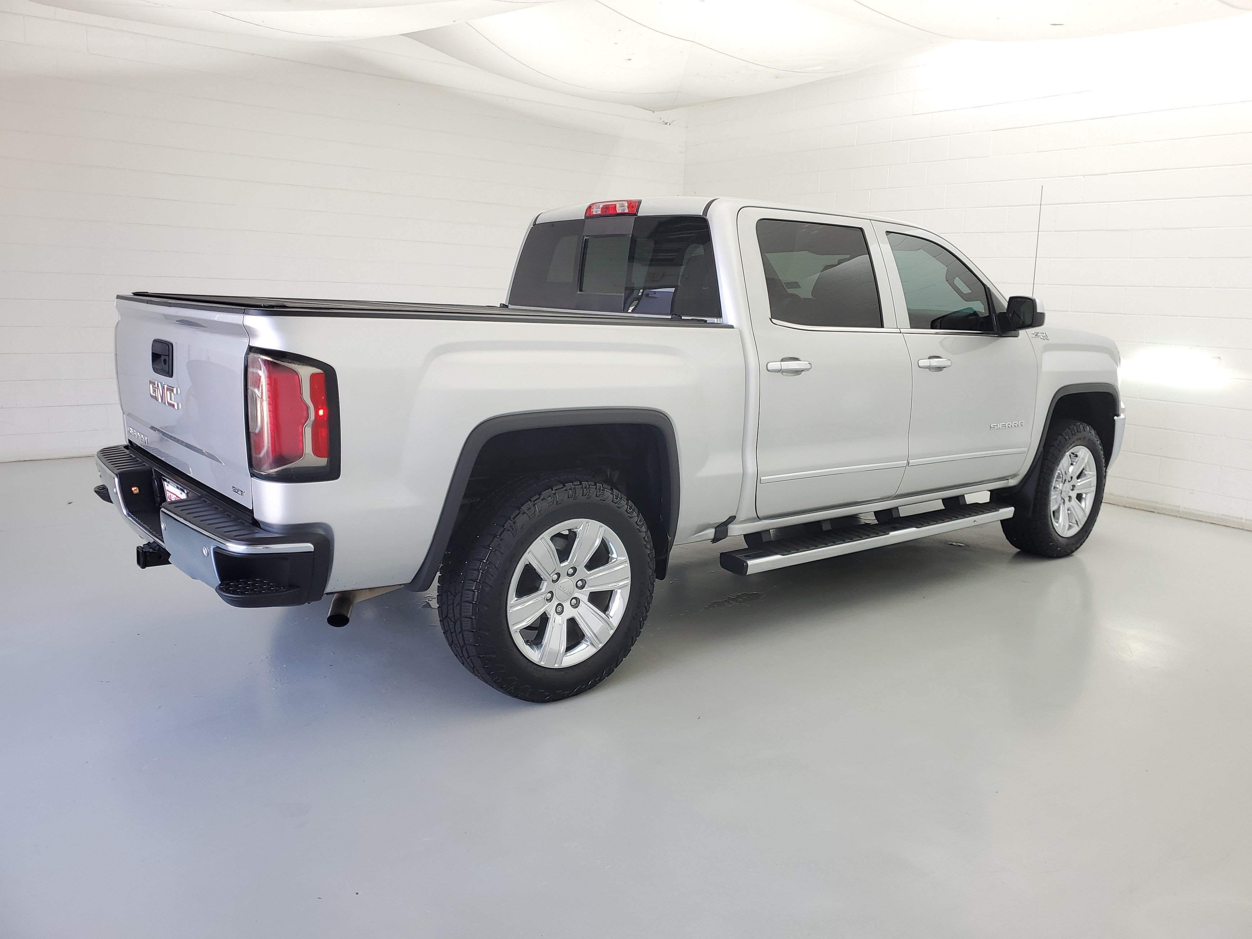 Used 2018 Quicksilver Metallic GMC SLT image 5