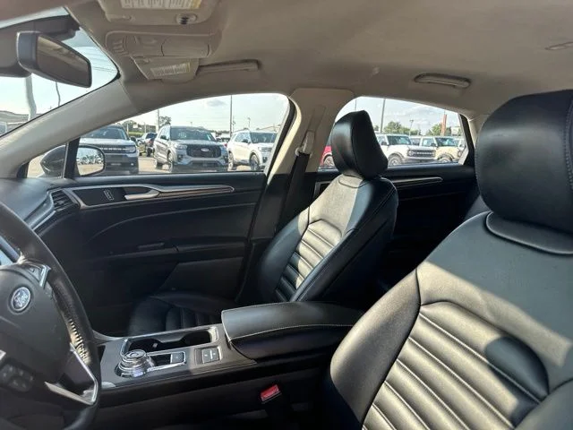 Used 2020 Agate Black Metallic Ford SEL image 27